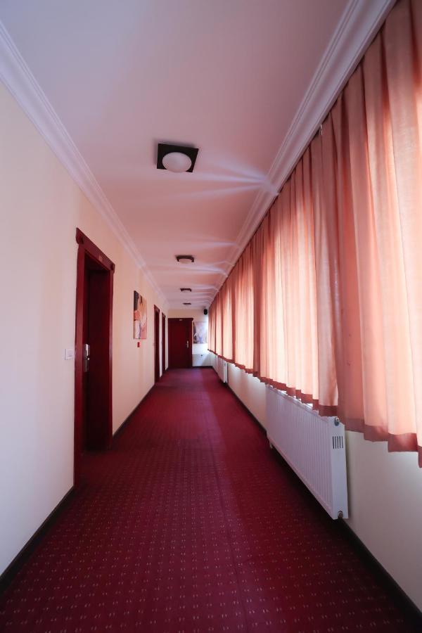 Hotel Lybeten Ferizaj Kültér fotó